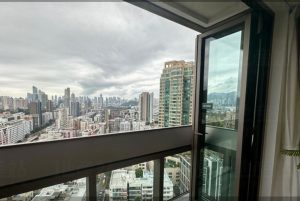 文曜客厅带有景观阳台